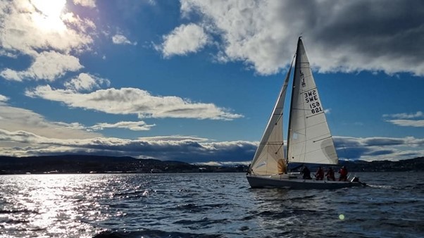 Stemningsbilde av Yngling seilbåt
